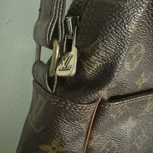 Louis Vuitton Brown Monogram Messenger Bag - Picture 4 of 10